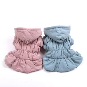 Campera inflada con capucha, falda burbuja e interior de flores