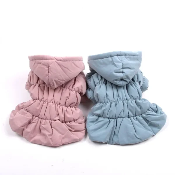 Campera inflada con capucha, falda burbuja e interior de flores