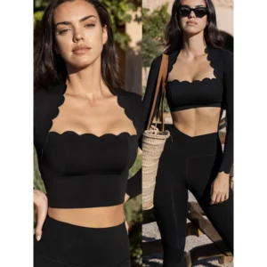 TOP CON ESCOTE TRIANGULAR