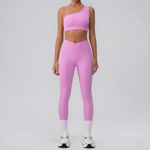 Nuevo conjunto de Yoga de encaje con variante de un solo hombro y hombros a la vista - Imagen 2