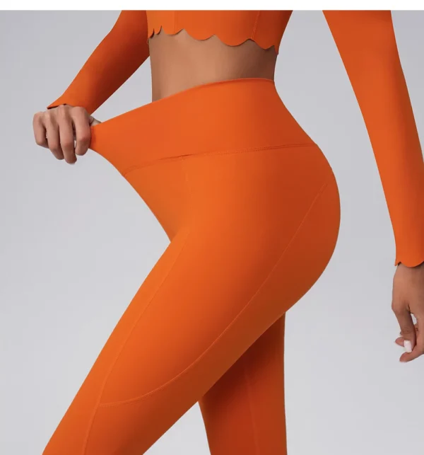 Pad-Conjunto de Yoga con hombros descubiertos y detalles ondulados - Imagen 6